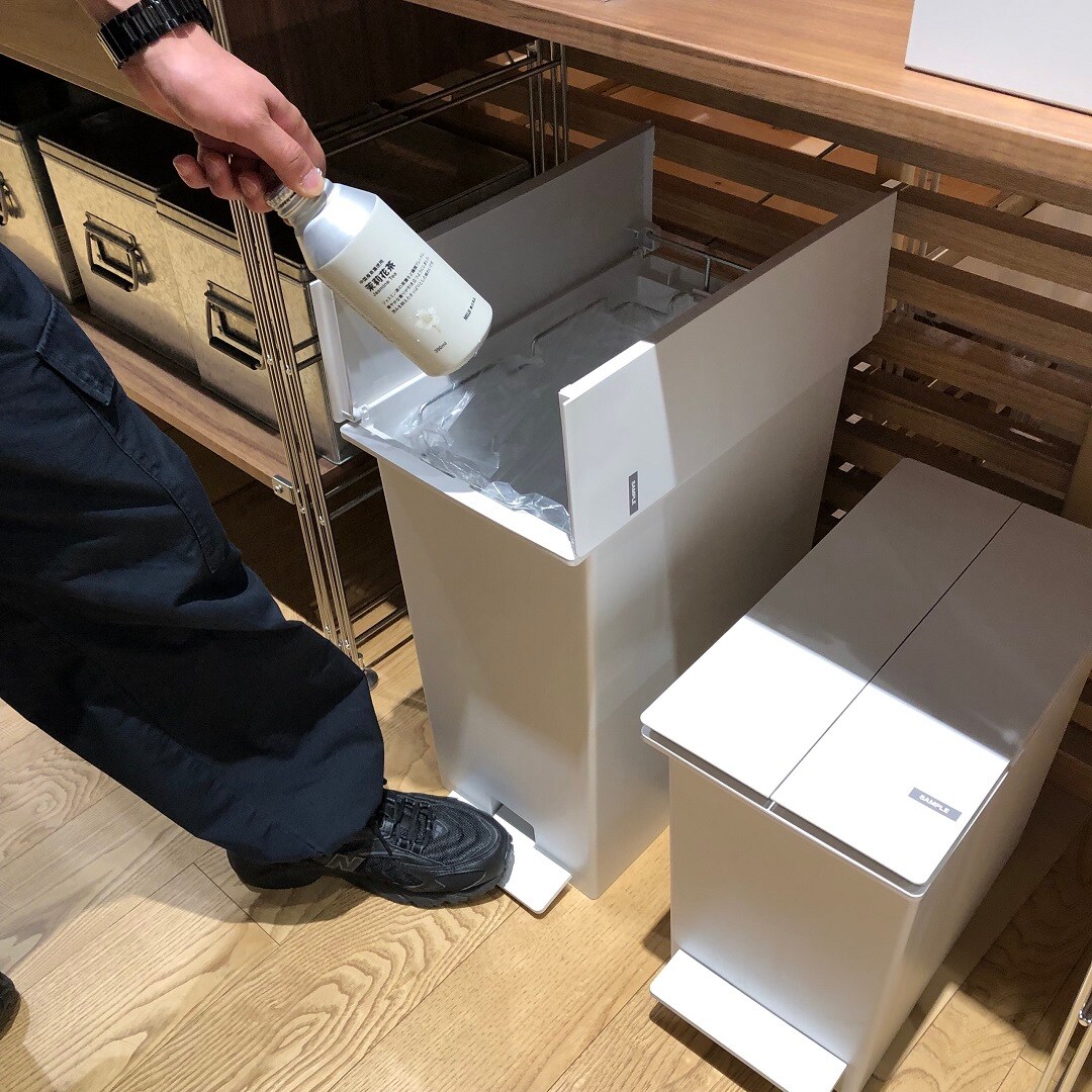 新大村駅前】新商品！『再生ポリプロピレン入りペダル式ダストボックス